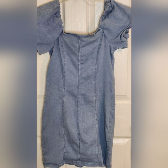 Blushe L  Boho OffShoulder Puff Sleeve Button Front Bodycon MiniDress LightDenim - Picture 10 of 11